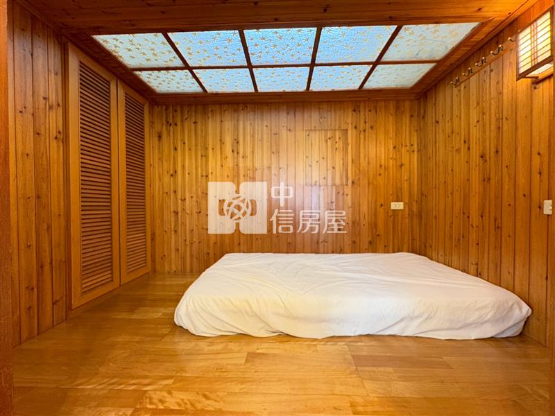 綠園道270度無敵視野景觀四房獨立平車房屋室內格局與周邊環境