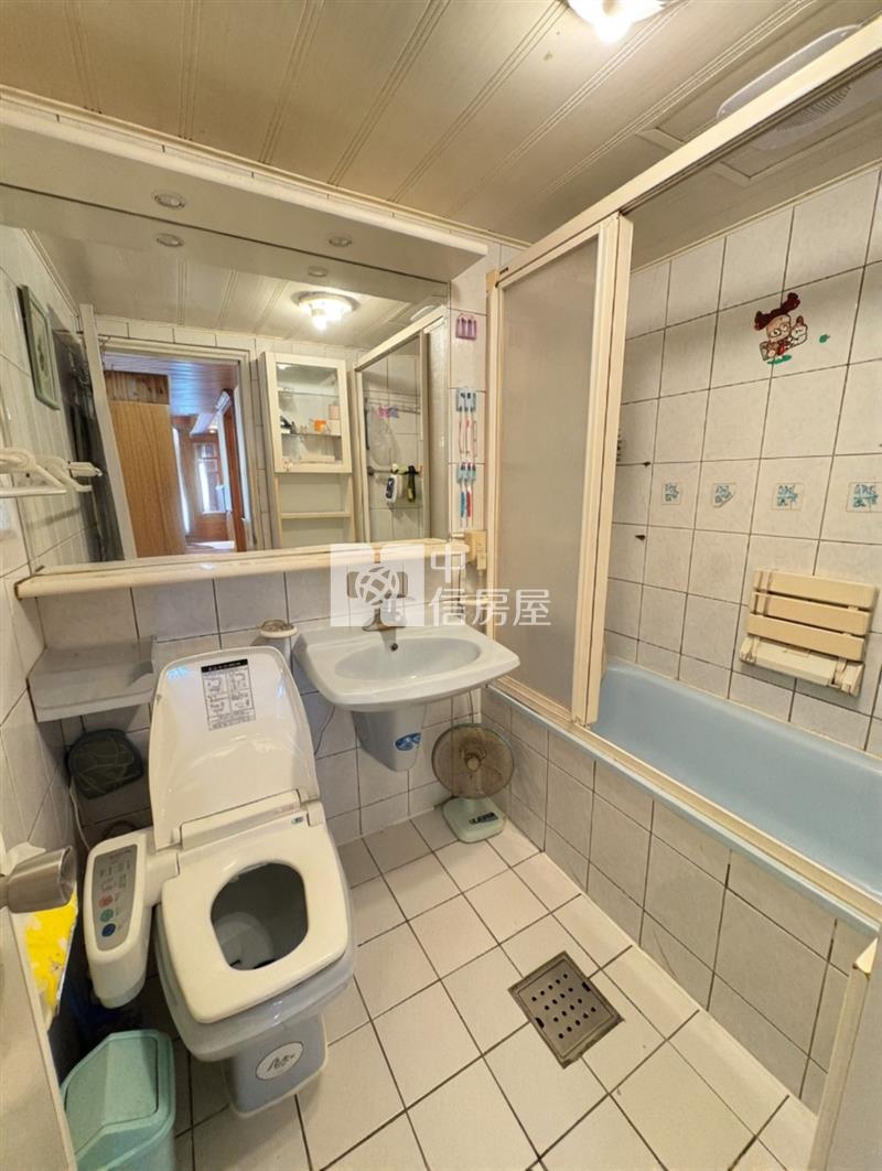 綠園道270度無敵視野景觀四房獨立平車房屋室內格局與周邊環境