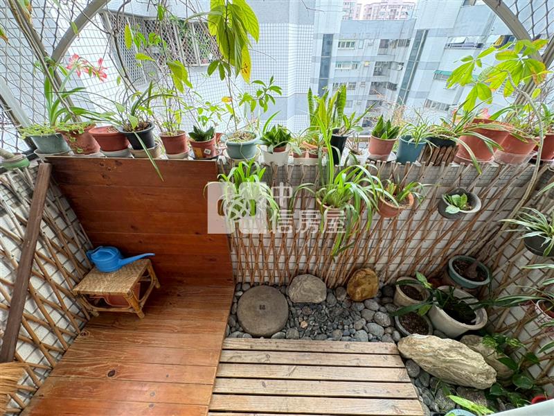 綠園道270度無敵視野景觀四房獨立平車房屋室內格局與周邊環境