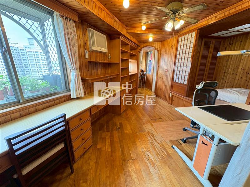 綠園道270度無敵視野景觀四房獨立平車房屋室內格局與周邊環境