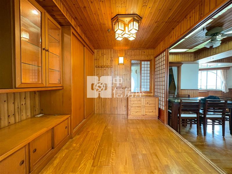 綠園道270度無敵視野景觀四房獨立平車房屋室內格局與周邊環境