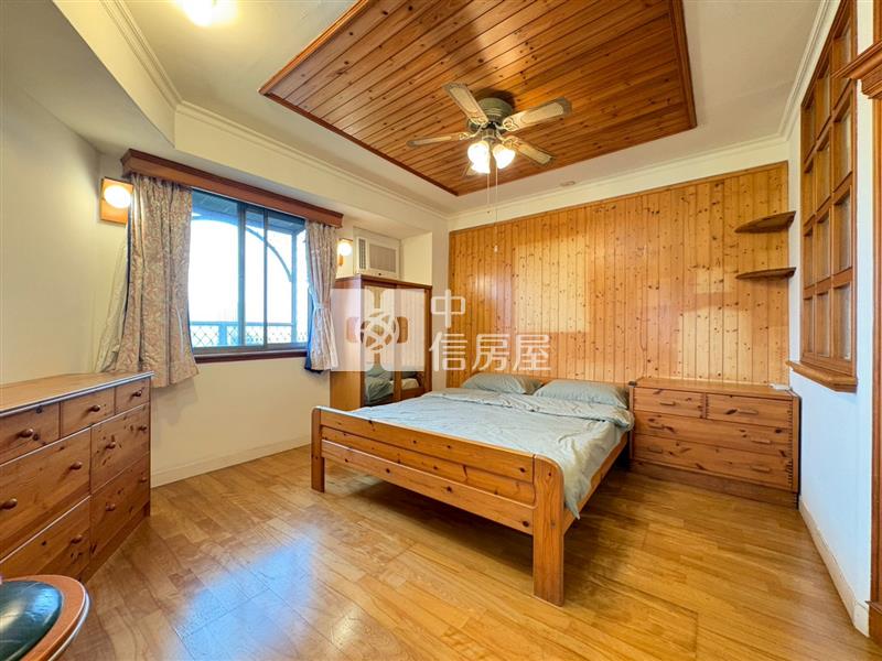 綠園道270度無敵視野景觀四房獨立平車房屋室內格局與周邊環境