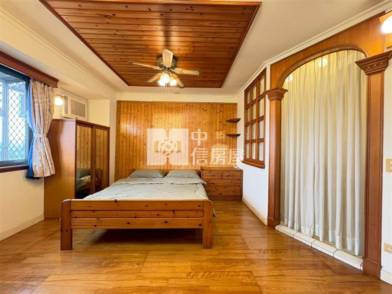 綠園道270度無敵視野景觀四房獨立平車房屋室內格局與周邊環境