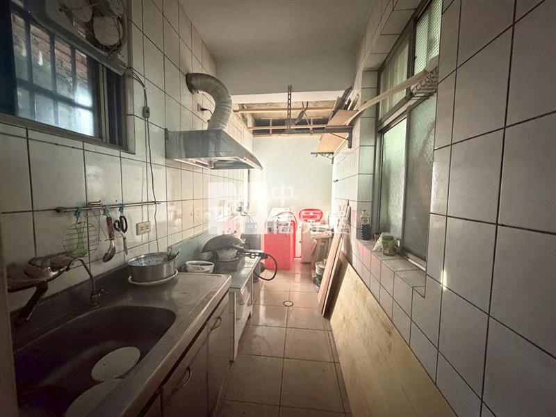 高城大面寬一樓門口可停車之大三房(中信卓越團隊)房屋室內格局與周邊環境