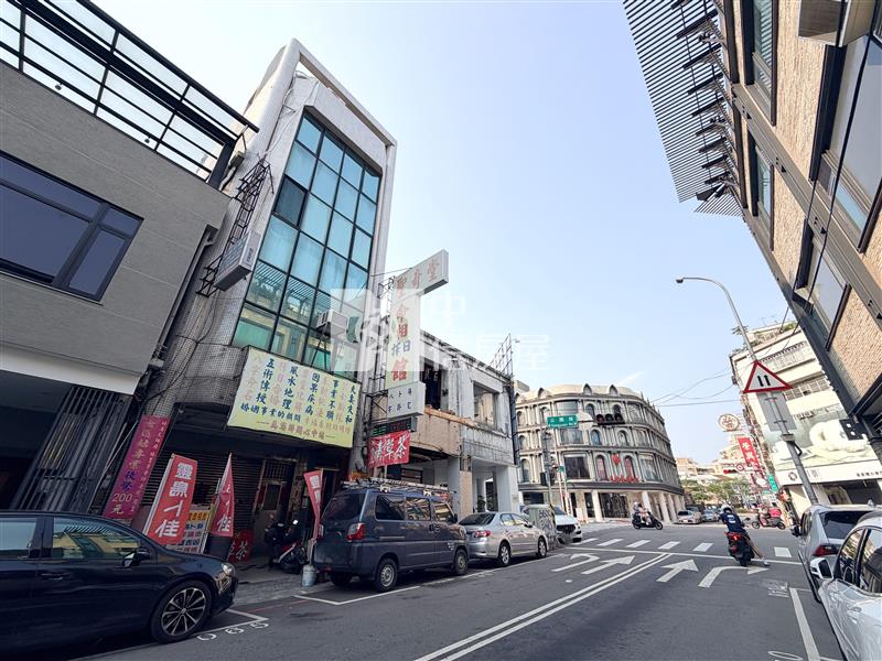 台中公園商二收租透店房屋室內格局與周邊環境