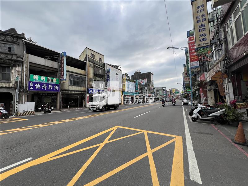 龜山后街商圈旁整新透天-1房屋室內格局與周邊環境