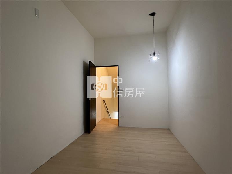 龜山后街商圈旁整新透天-1房屋室內格局與周邊環境