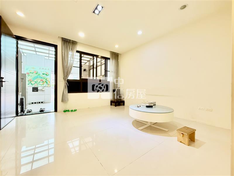 新光國中旁臨路車庫別墅房屋室內格局與周邊環境