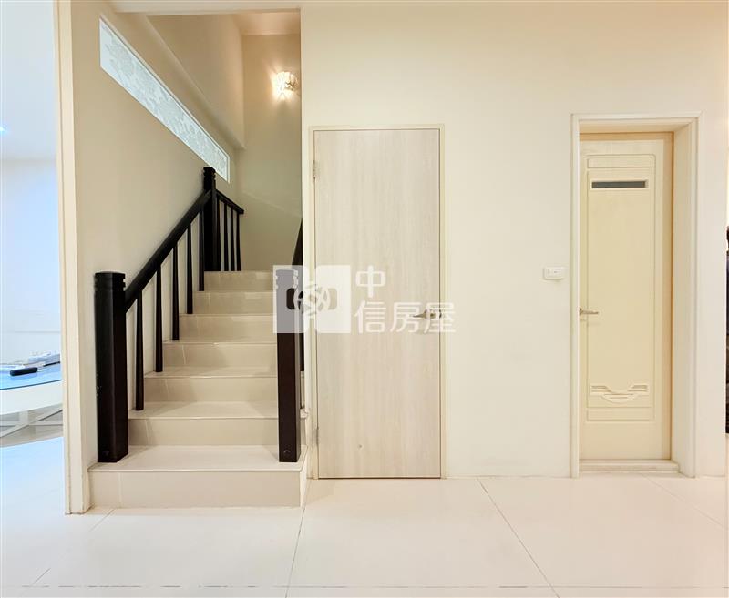 新光國中旁臨路車庫別墅房屋室內格局與周邊環境