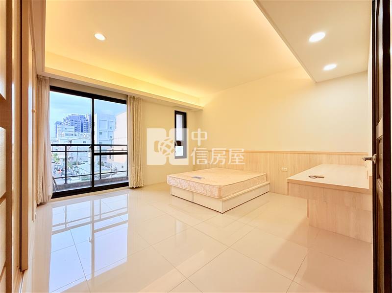 新光國中旁臨路車庫別墅房屋室內格局與周邊環境