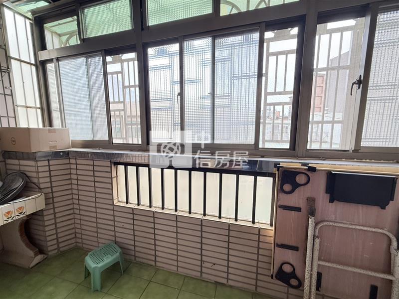 信義國小旁漂亮3房公寓房屋室內格局與周邊環境