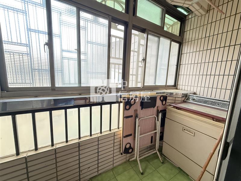信義國小旁漂亮3房公寓房屋室內格局與周邊環境