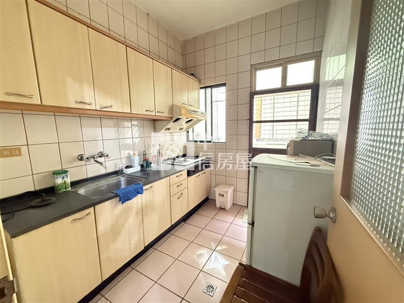 信義國小旁漂亮3房公寓房屋室內格局與周邊環境