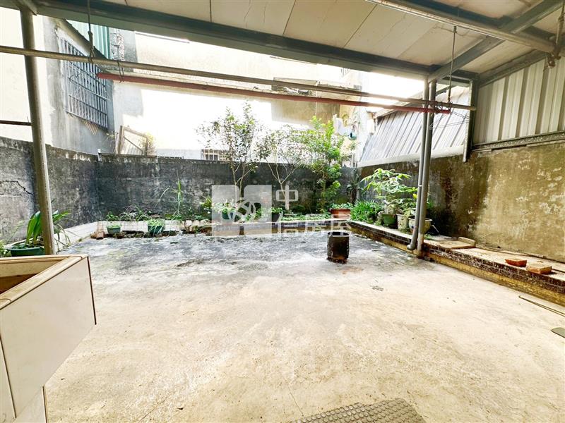 龍潭804旁黃金透天大地坪店面(需整理)房屋室內格局與周邊環境