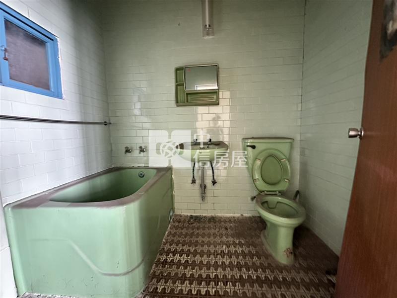 龍潭804旁黃金透天大地坪店面(需整理)房屋室內格局與周邊環境