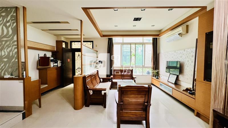 文化中心雙車位社區別墅房屋室內格局與周邊環境