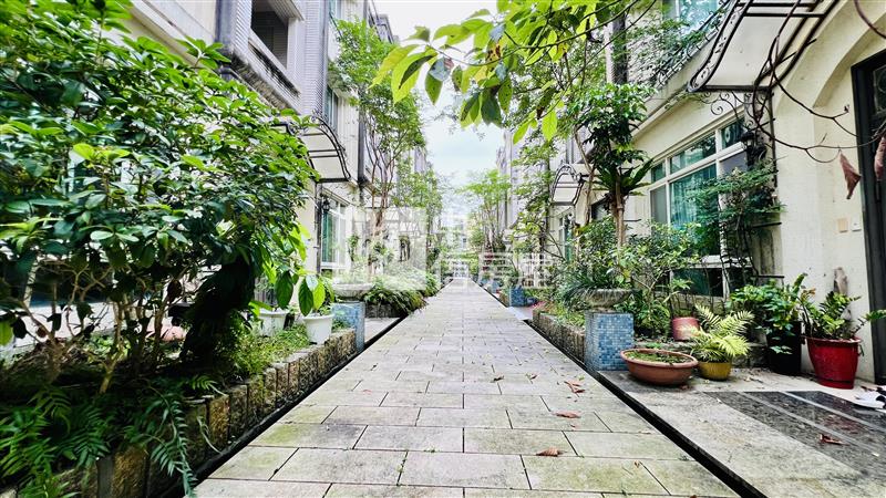 文化中心雙車位社區別墅房屋室內格局與周邊環境