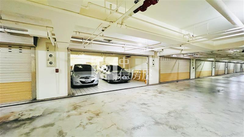 文化中心雙車位社區別墅房屋室內格局與周邊環境