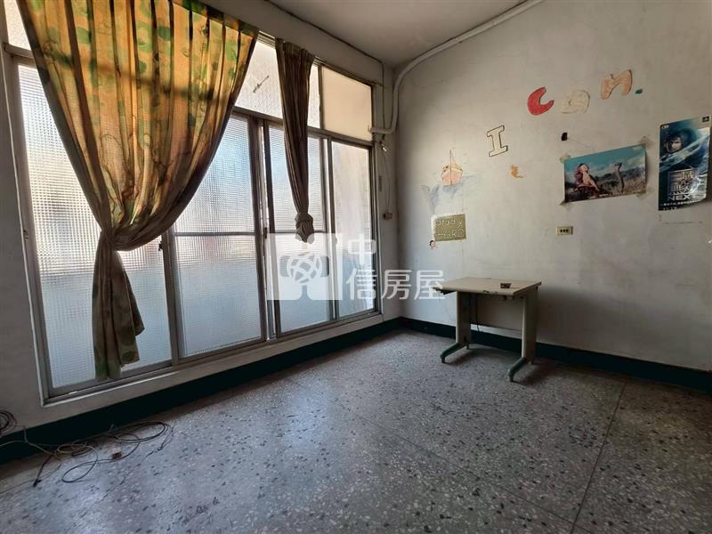 吳鳳科大旁透天房屋室內格局與周邊環境