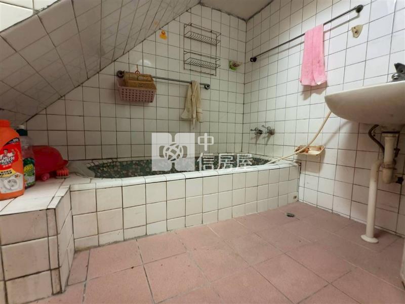 吳鳳科大旁透天房屋室內格局與周邊環境