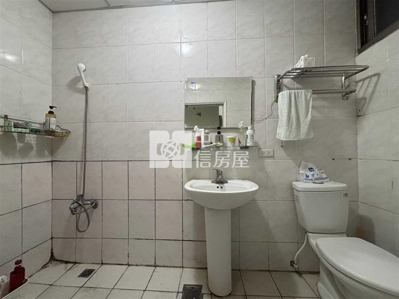 正金陵路透天店住房屋室內格局與周邊環境