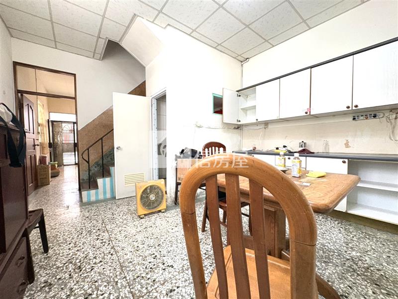 洲際漢神潮春公園邊間大面寬透天房屋室內格局與周邊環境