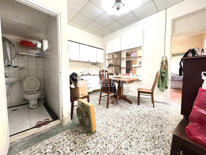 洲際漢神潮春公園邊間大面寬透天房屋室內格局與周邊環境