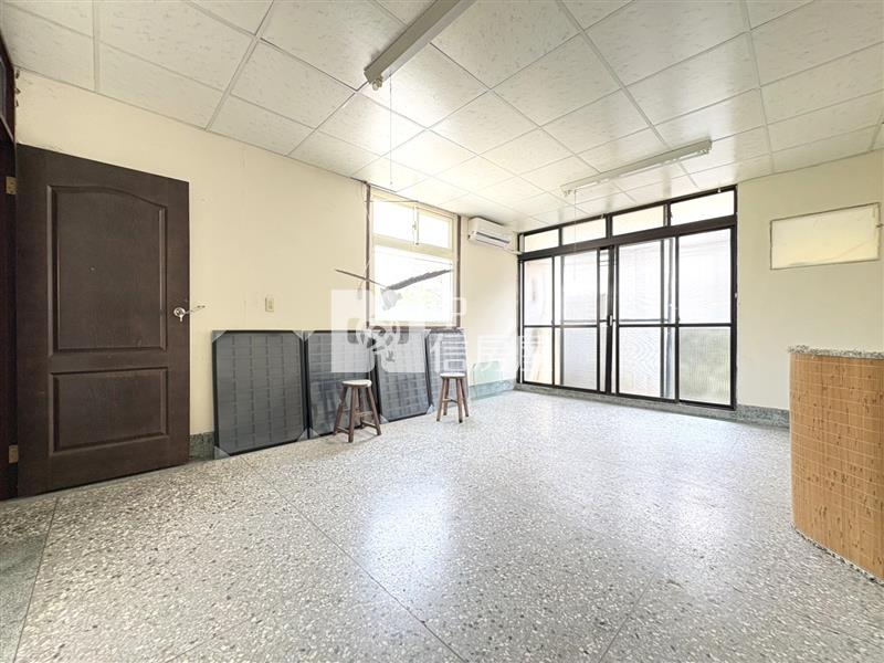 洲際漢神潮春公園邊間大面寬透天房屋室內格局與周邊環境