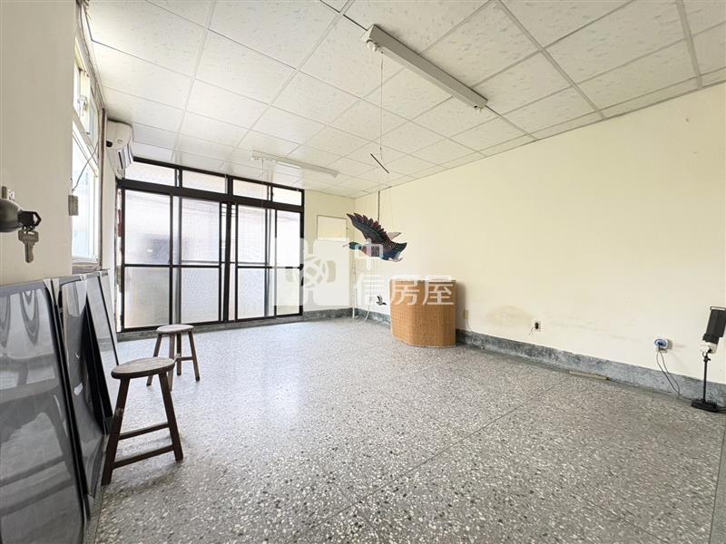 洲際漢神潮春公園邊間大面寬透天房屋室內格局與周邊環境