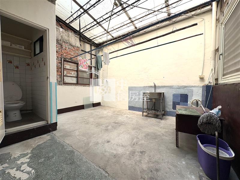 洲際漢神潮春公園邊間大面寬透天房屋室內格局與周邊環境