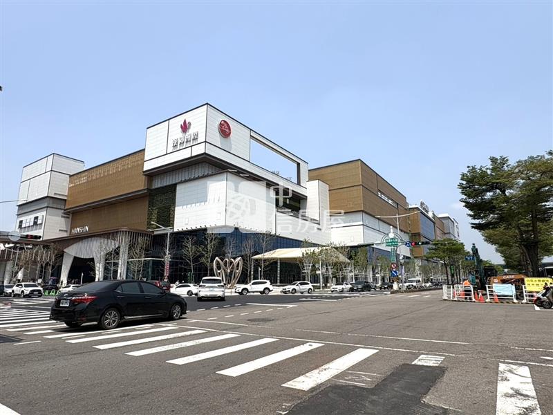 洲際漢神潮春公園邊間大面寬透天房屋室內格局與周邊環境