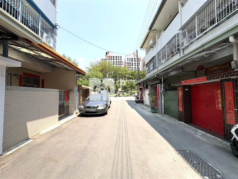 洲際漢神潮春公園邊間大面寬透天房屋室內格局與周邊環境