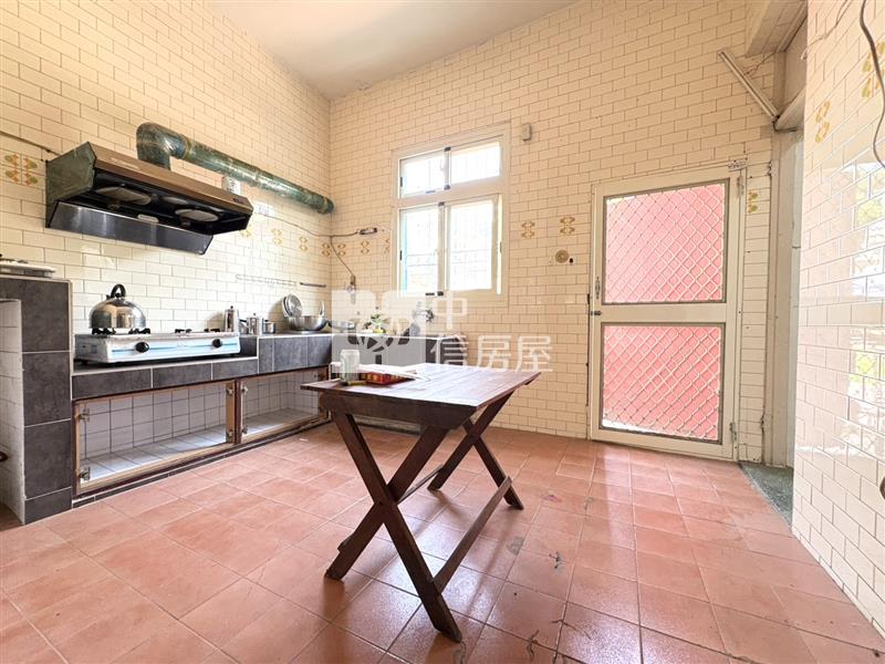 洲際漢神潮春公園邊間大面寬透天房屋室內格局與周邊環境