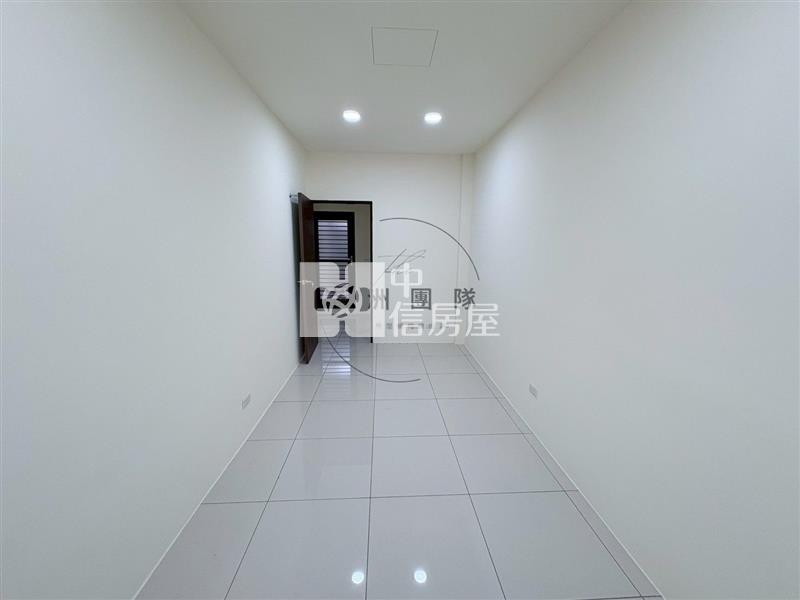 近高榮國小整新透天房屋室內格局與周邊環境