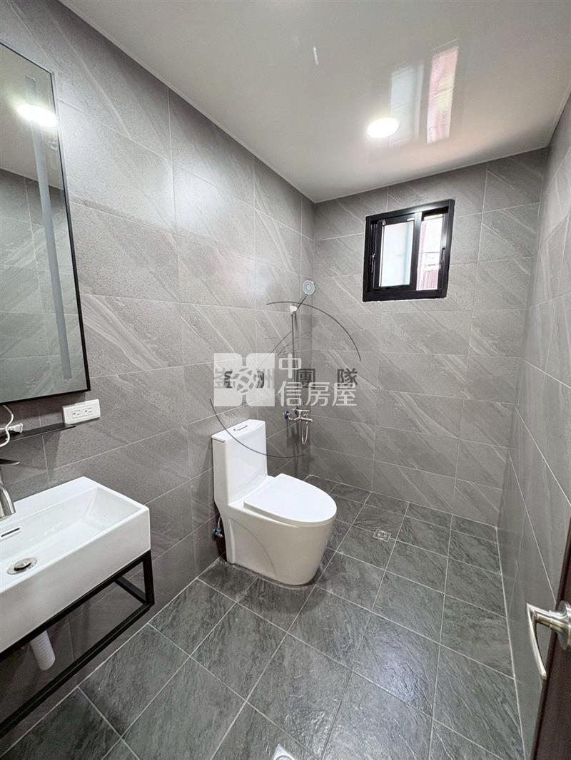 近高榮國小整新透天房屋室內格局與周邊環境