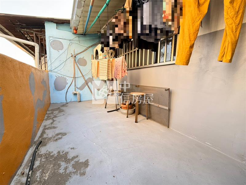 沙鹿家樂福臨10米露美透天房屋室內格局與周邊環境