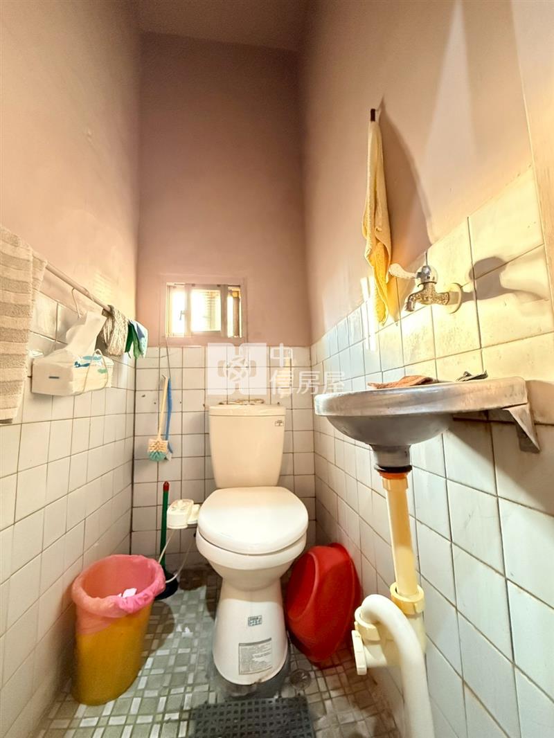 沙鹿家樂福臨10米露美透天房屋室內格局與周邊環境