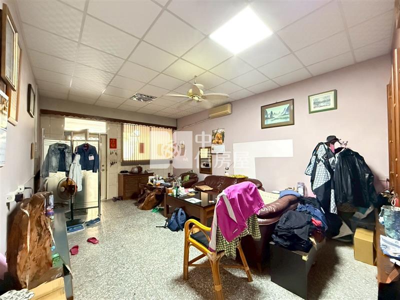 沙鹿家樂福臨10米露美透天房屋室內格局與周邊環境