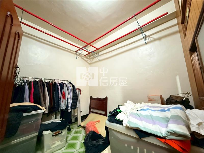 沙鹿家樂福臨10米露美透天房屋室內格局與周邊環境