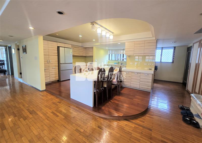 教育大學雙子星4房雙平車房屋室內格局與周邊環境