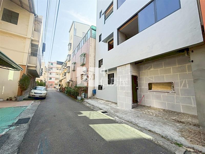 潭子大面寬電梯別墅房屋室內格局與周邊環境