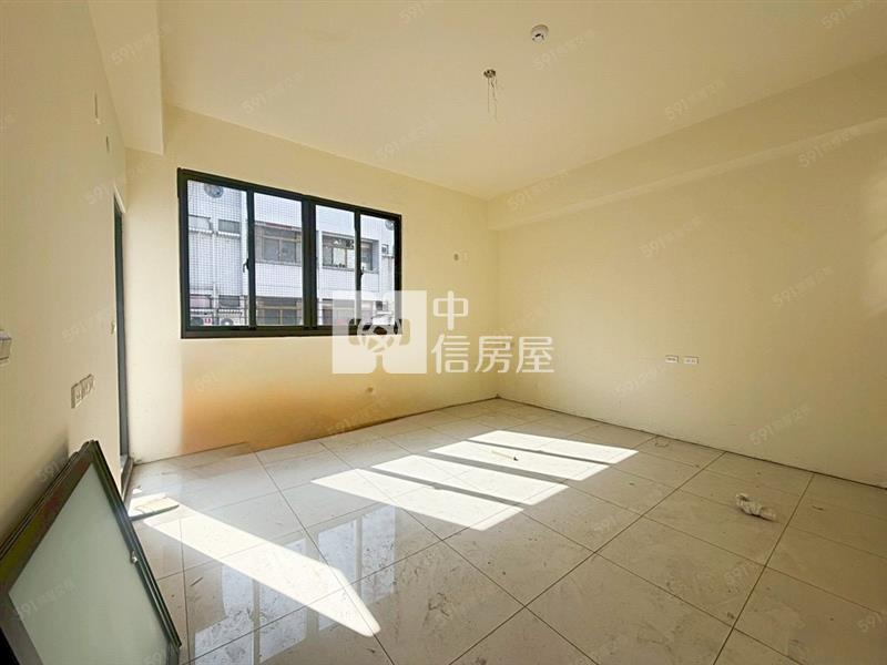 潭子大面寬電梯別墅房屋室內格局與周邊環境