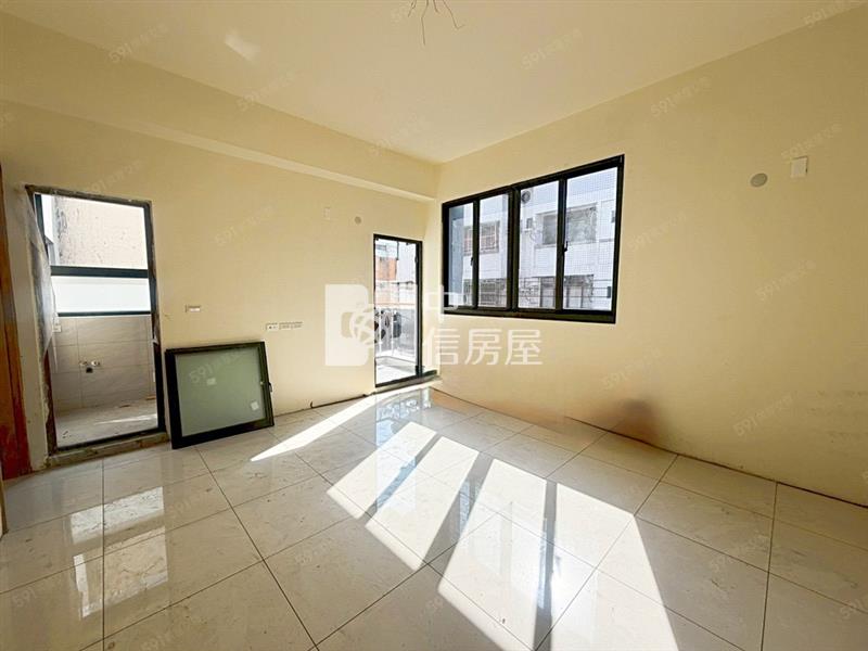 潭子大面寬電梯別墅房屋室內格局與周邊環境