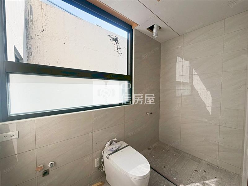 潭子大面寬電梯別墅房屋室內格局與周邊環境