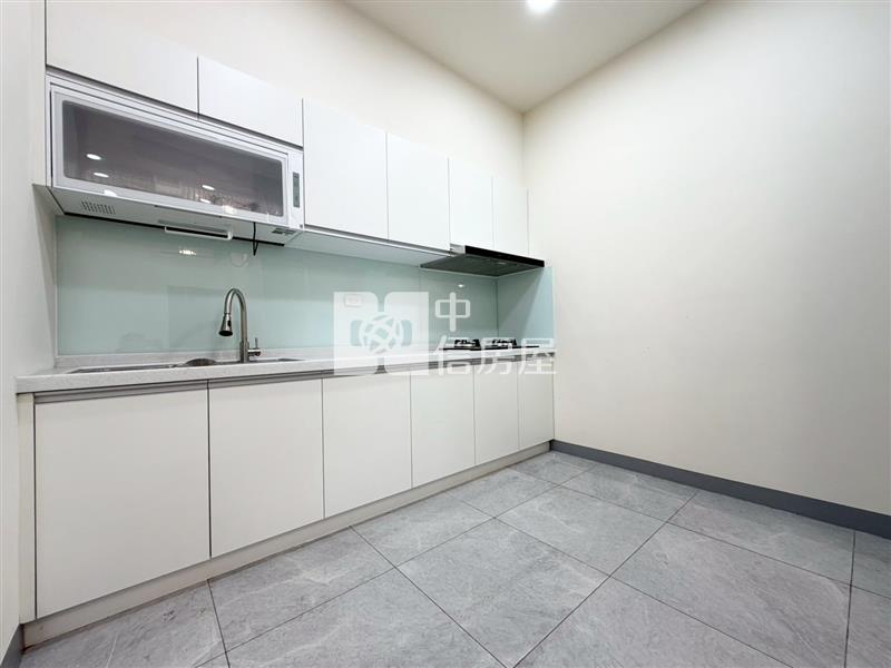 水湳重新整理四房雙車公寓房屋室內格局與周邊環境