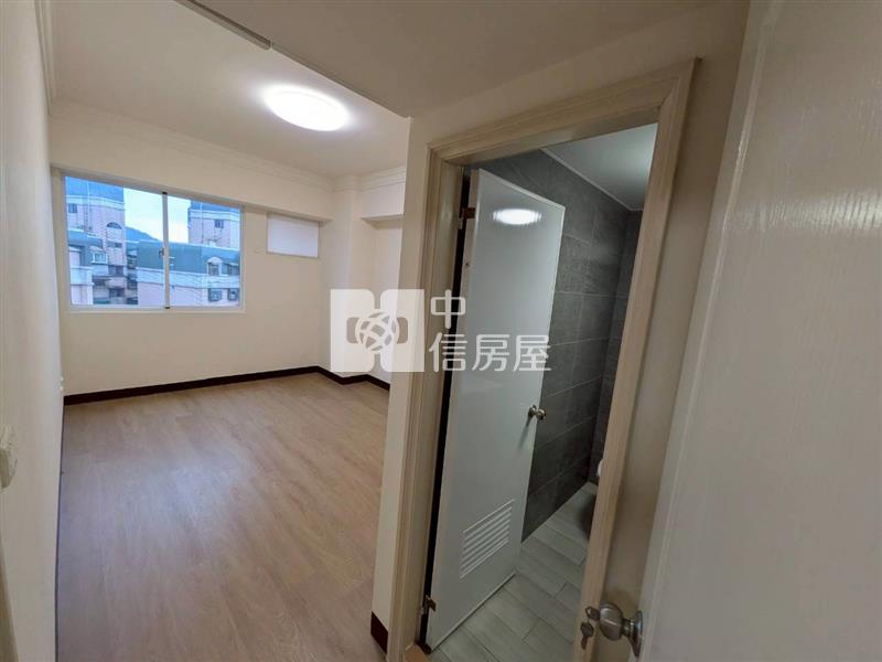 精品國宅頂樓景觀戶房屋室內格局與周邊環境