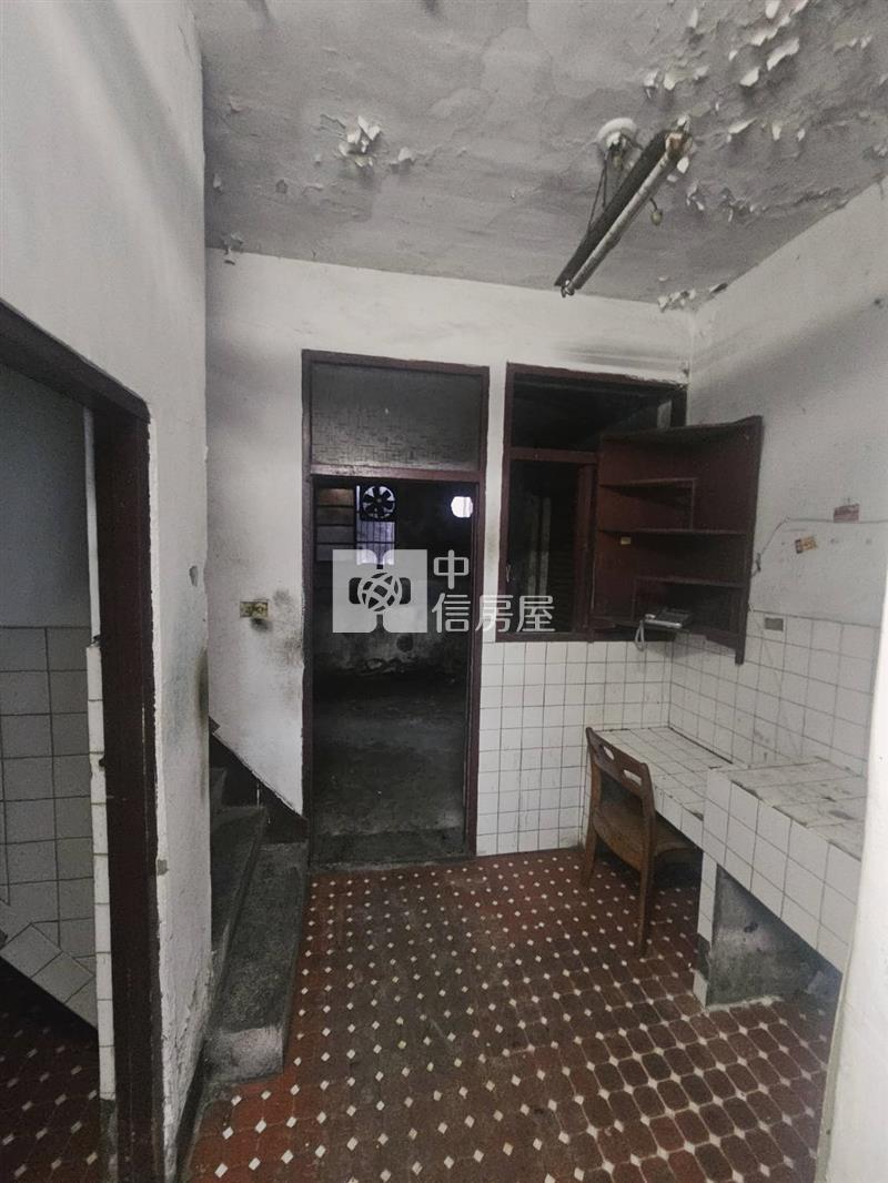 龍潭建國路邊間透天店面房屋室內格局與周邊環境