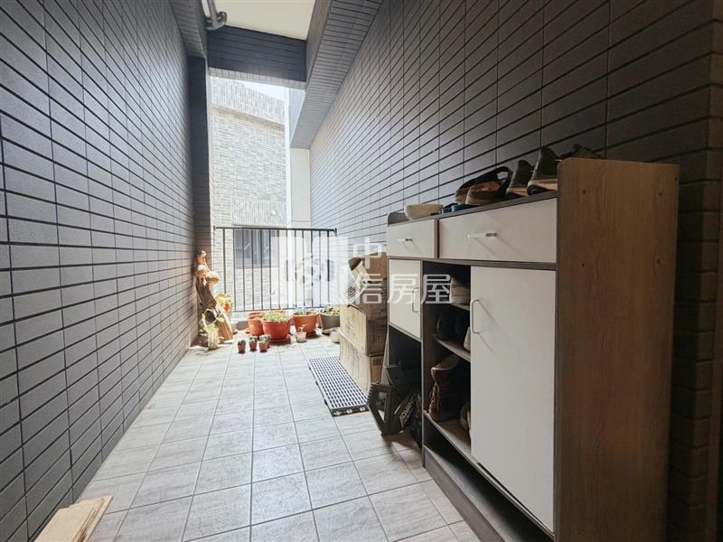 大遠百3年屋3房+超大車位房屋室內格局與周邊環境