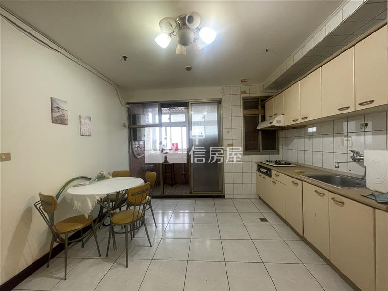 台北新都雅典2房車房屋室內格局與周邊環境