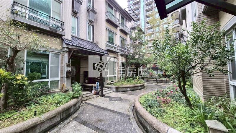 【奔馳】宜誠金品豪華双車別墅房屋室內格局與周邊環境